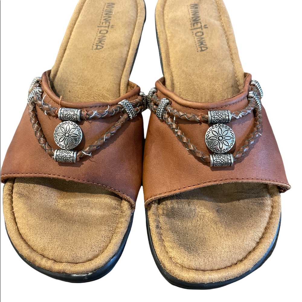 Minnetonka Brown Size 9 Slip on Sandals beaded embroidery